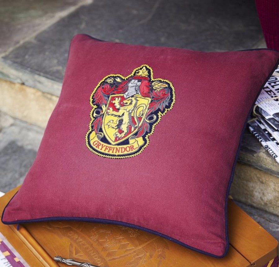 Discover Harry Potter Home Décor Collection for a Magical House | www.bocadolobo.com #homedecorideas #homedecor #harrypotter #harrypotterhomedecor #hp #decorations #housedecorations @homedecorideas